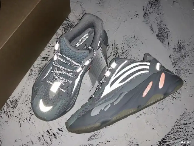 Boost V2 700 Adidas 'Inertia' FW2549 Yeezy 0605